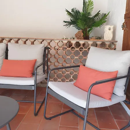 Detached House With Garden Vakantiehuis