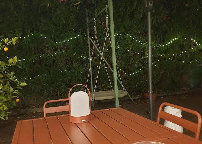 Vakantiehuis Detached House With Garden *