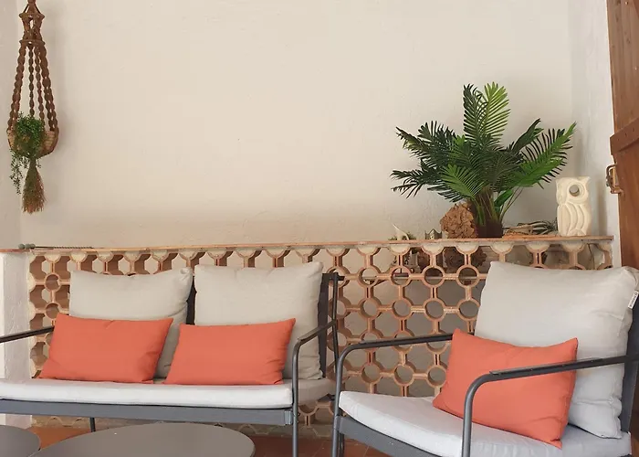 Vakantiehuis Detached House With Garden *