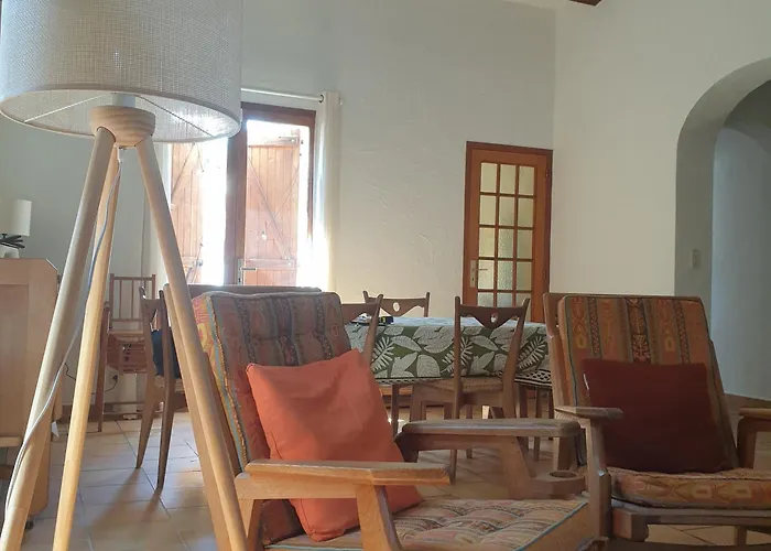 Detached House With Garden *