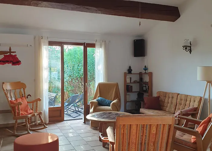 Vakantiehuis Detached House With Garden