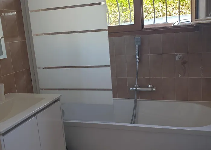 Detached House With Garden Ferienhaus